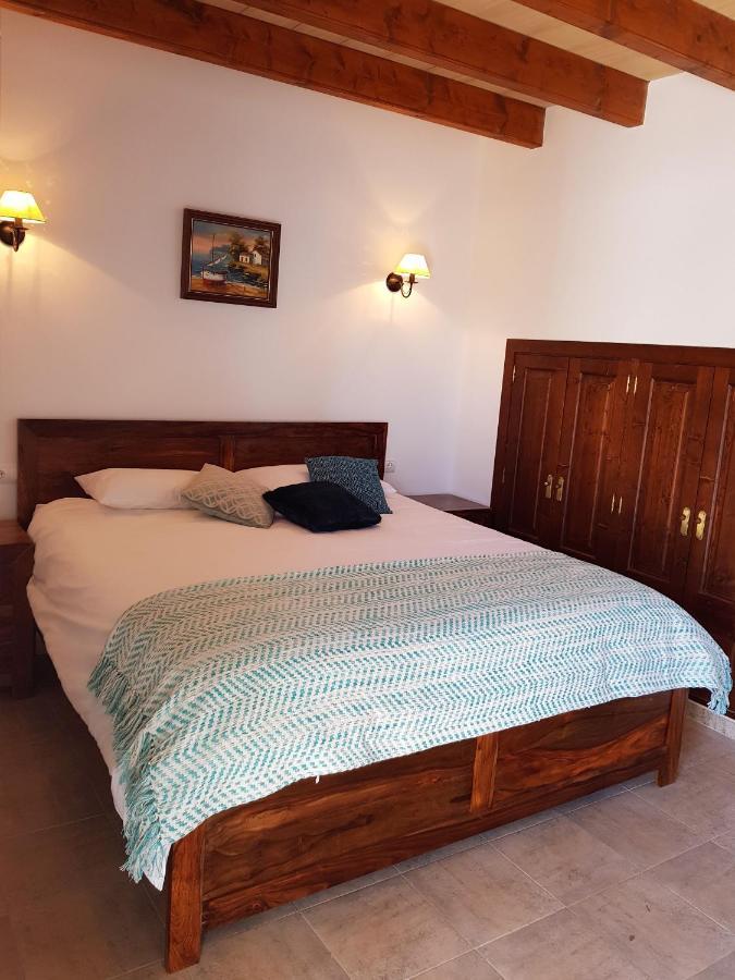 Villa Milagro - 3 Bedroom Finca Style Villa With Pool Near Golf Course/Beaches - Air Cond. Pollença Exteriör bild